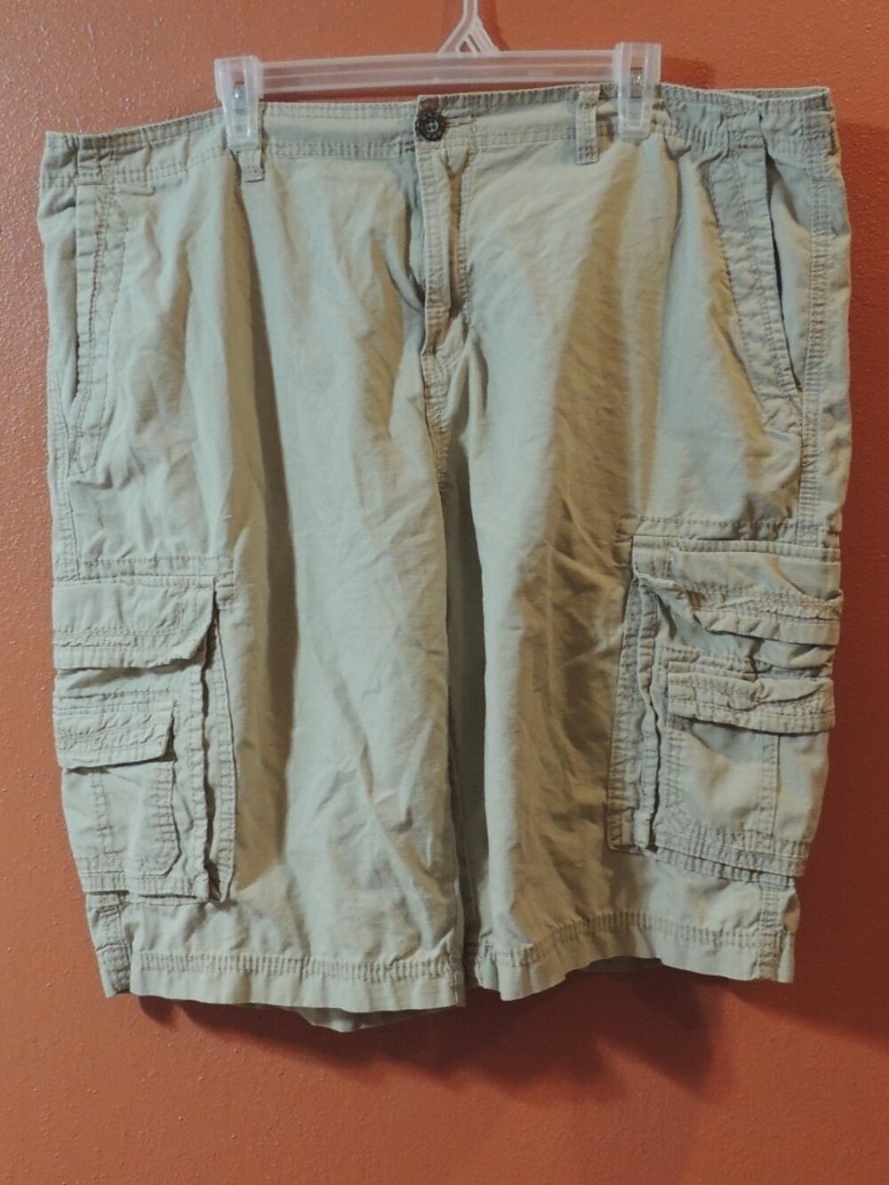 BKE Cargo Shorts Men Size 40 Tan Pockets Camping Hiking Outdoors Fishing Shorts
